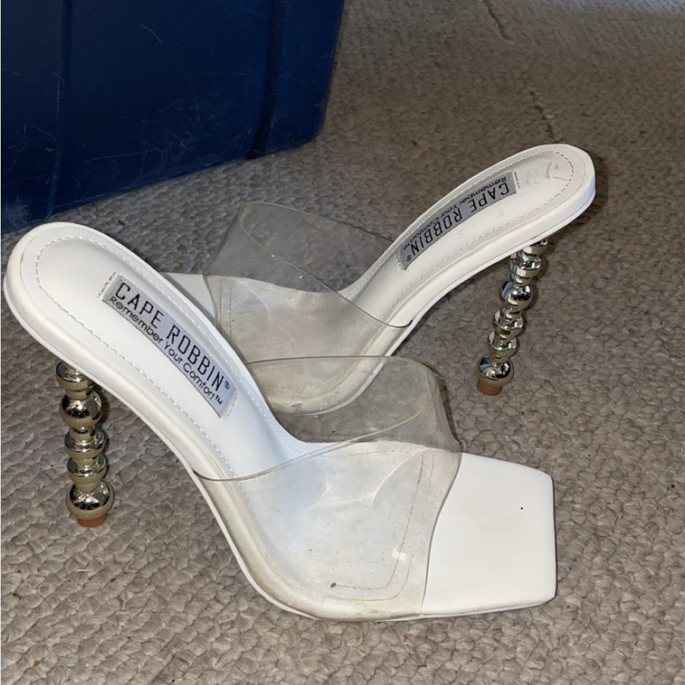 I am selling my birthday shoes that I only wore these shoes twice